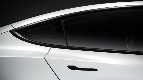 테슬라, 내·외부 도어 핸들 재설계…프란츠 "정말 좋은 해결책 마련할 것"