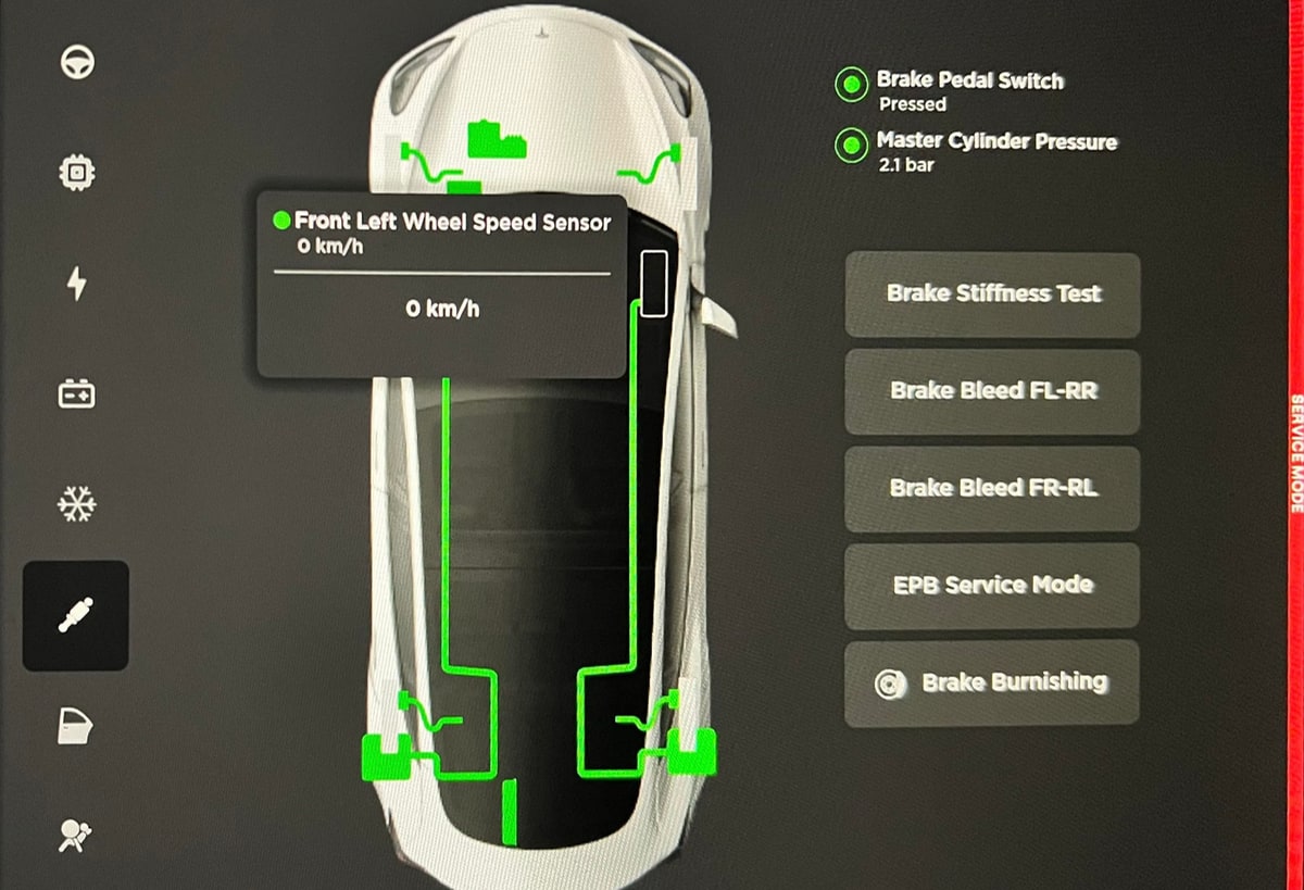 Tesla는 2023.38 업데이트에서 서비스 모드에 새로운 브레이크 패널을 추가합니다.