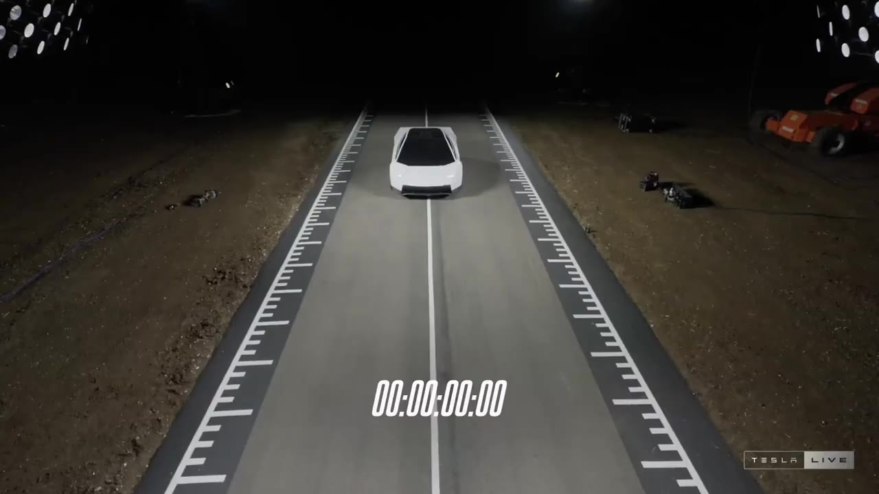 눈금 트랙 위에서 출발을 기다리는 로드스터